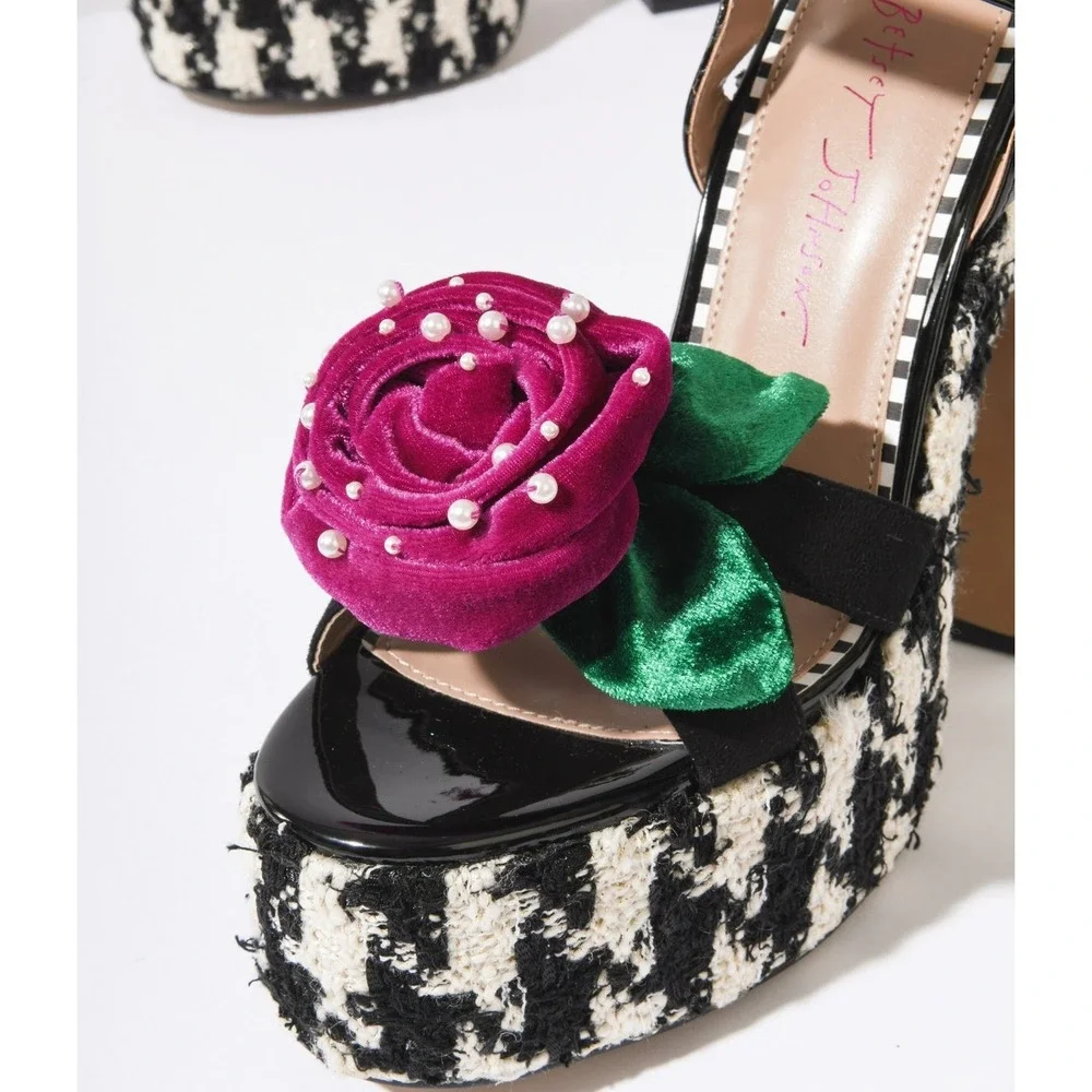 Betsey Johnson NEW Black & White Houndstooth Rosette Platform‎ Chunky Heels Sz 8